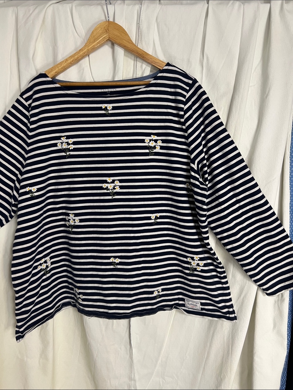 Talbots 3X Striped Navy & White Floral Embroidered Top with embroidered daisies